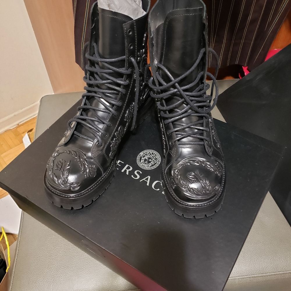 Versace appliqué floral ankle boots - Picture 2 of 11